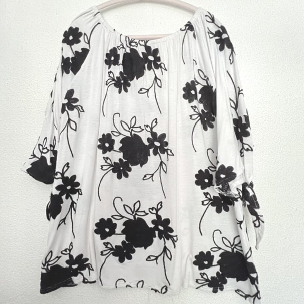 Liv Los Angeles Womens Tunic, White with Black Floral Embroidery, Plus Size 3X - Picture 4 of 7
